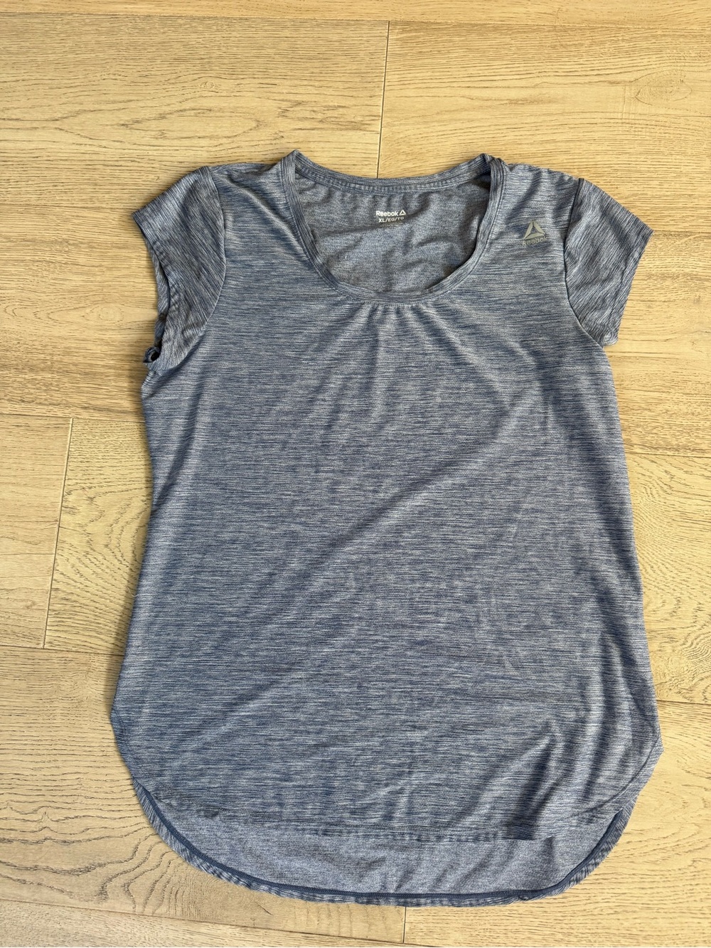 Reebok Women’s Heather Blue Performance Scoop Neck Tee size XL